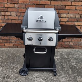 Testing the Broil King Monarch 320 BBQ at home