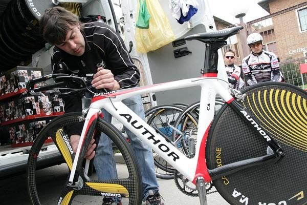Mechanic Radek Pejcha preps a PSK Whirlpool - Author time trial bike.