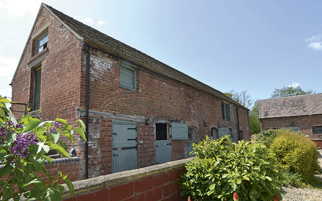 UPPER-SHADYMOOR-FARM-BARN-2.jpg