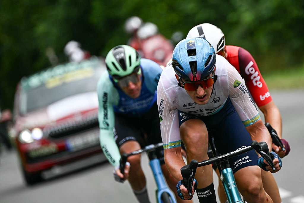 XDS Astana Team's Kazakh rider Yevgeniy Fedorov leads a breakaway during the 2nd stage of the 112th edition of the Tour de France cycling race, 209.1 km between Lauwin-Planque and Boulogne-sur-Mer, Northern France, on July 6, 2025. (Photo by Loic VENANCE / AFP)