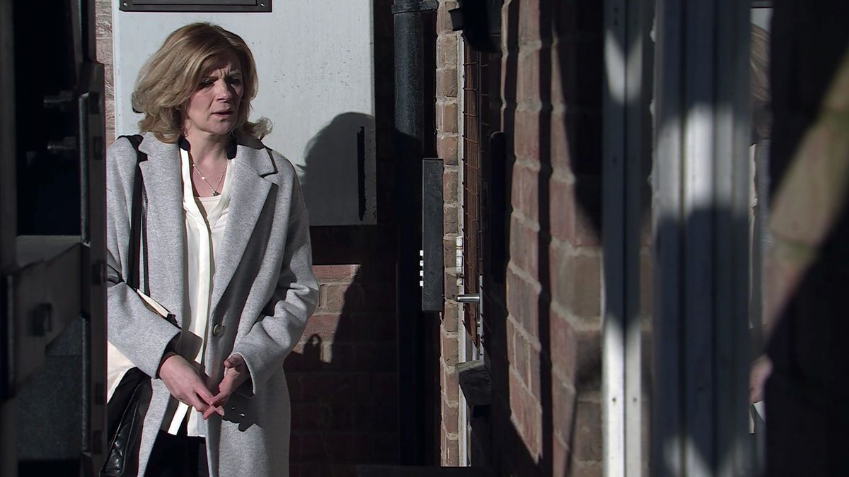 Coronation Street spoilers: Leanne Battersby makes her first drug deal!