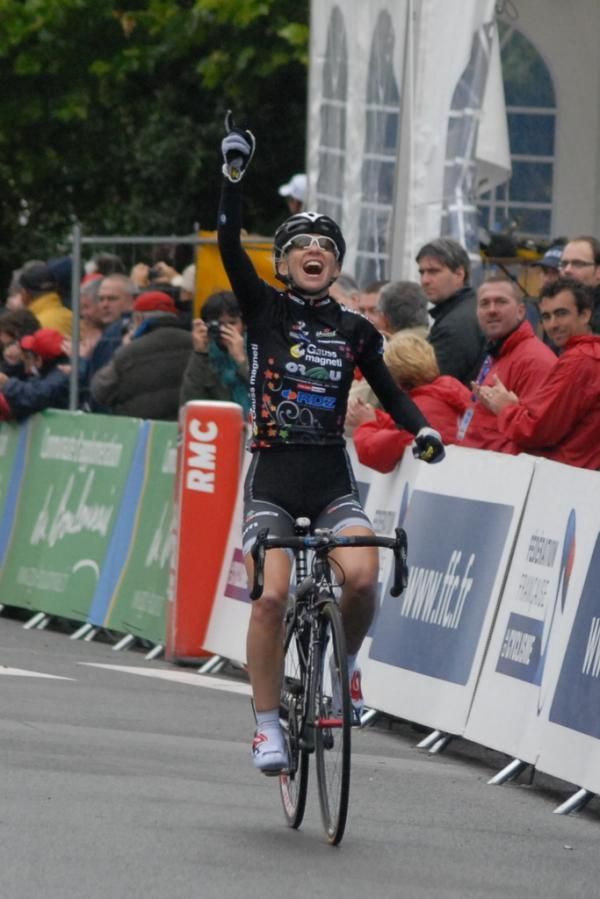 Christel Ferrier Bruneau with a solo victory