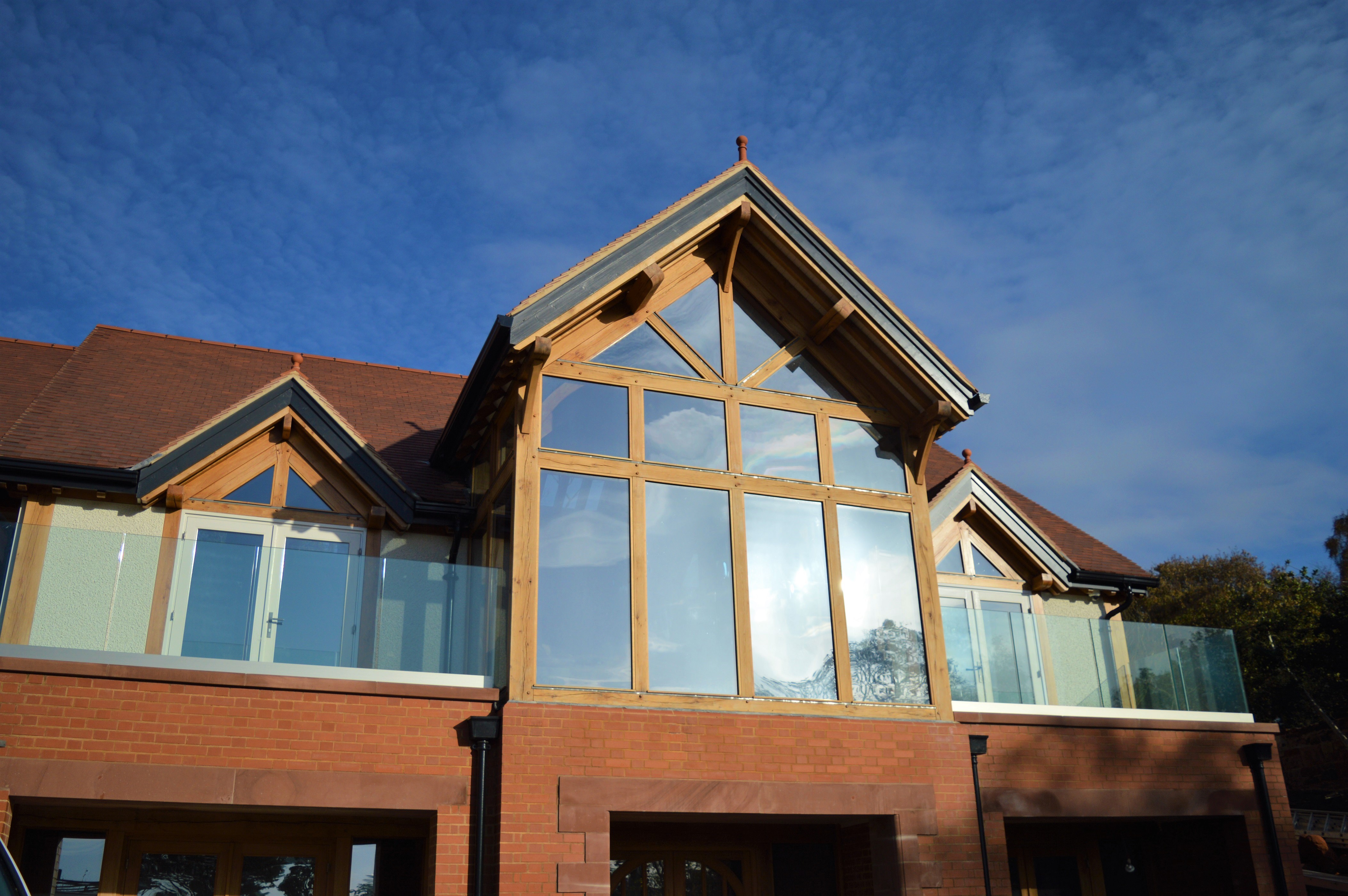 Balcony in structural glass for modern finish