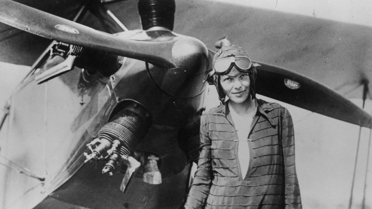 amelia earhart photo