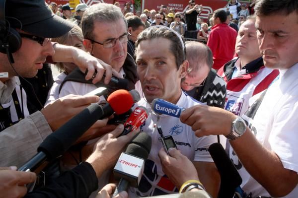 Christophe LeMevel (FDJ) faces the press in Besan&ccedil;on