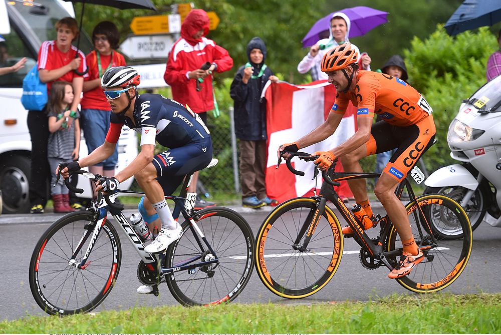 The early breakaway with Denifl and Samoilau