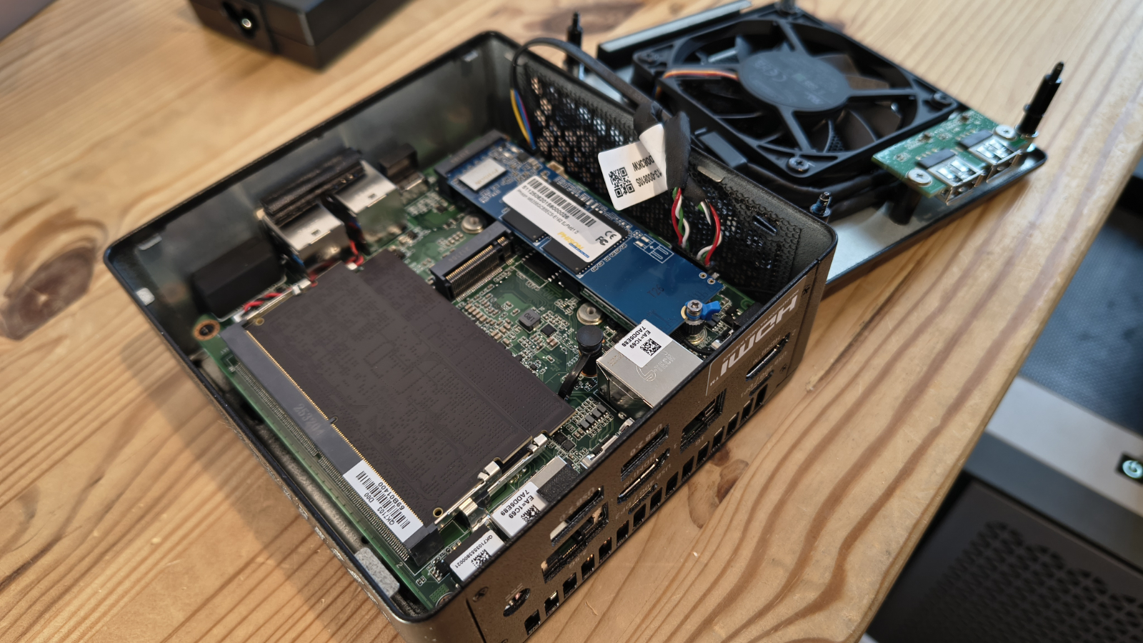 ECS EliteGroup LIVA Z11 Plus