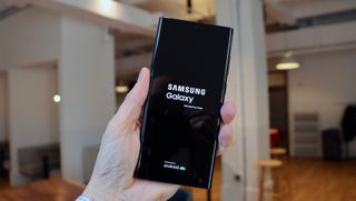 Samsung Galaxy S22 Ultra startup screen