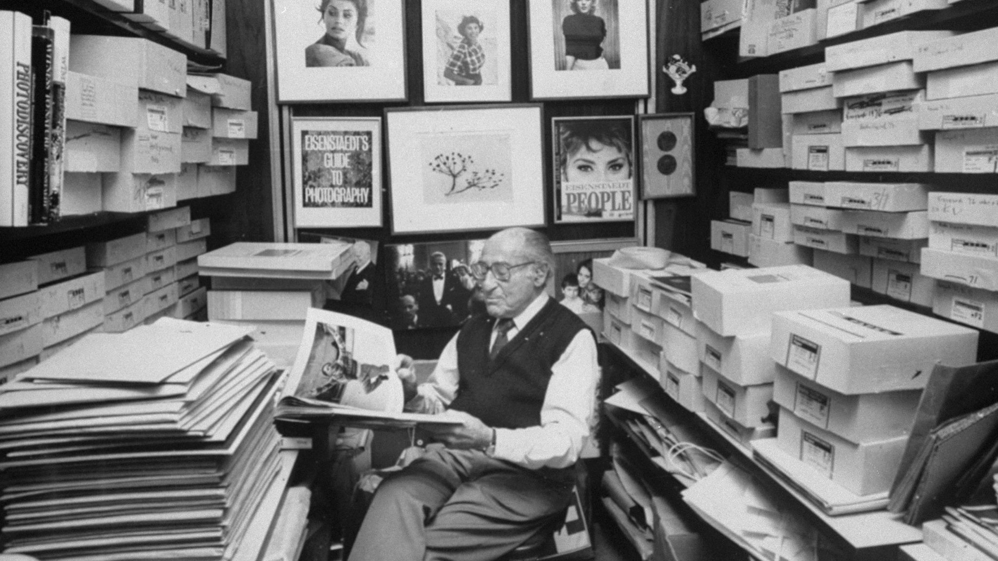 UNITED STATES - OCTOBER 21: Photographer Alfred Eisenstaedt is shown at the Time-Life Building, 50th Street and Sixth Avenue. (Photo by Dan Cronin/NY Daily News Archive via Getty Images)