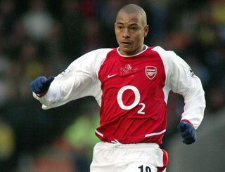 Gilberto Silva playing for Arsenal, 2003