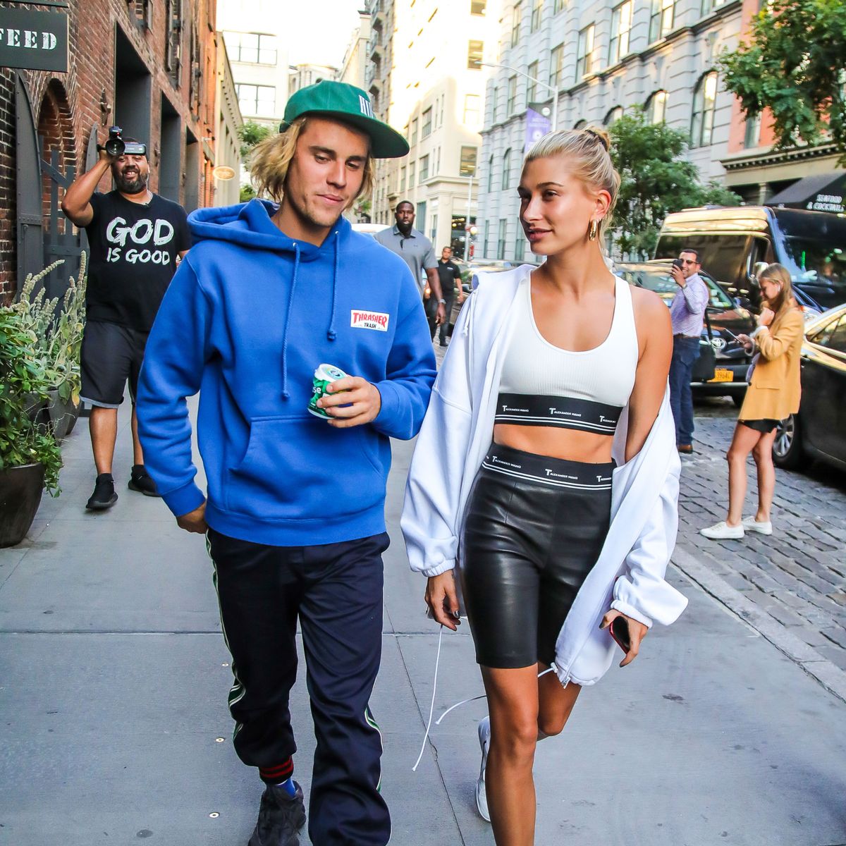 Justin Bieber and Hailey Baldwin's Engagement Ring - Cost of Hailey ...