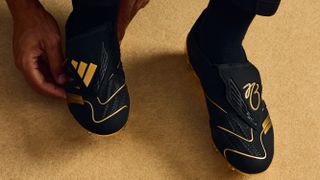 Adidas Predator Elite released with Jude Bellingham as the signature athlete. Coming in a black and gold colourway with his signature on the foldover tongue.