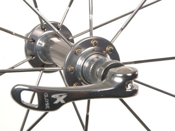 The minimalist front hub uses the same brass washers as the rear.