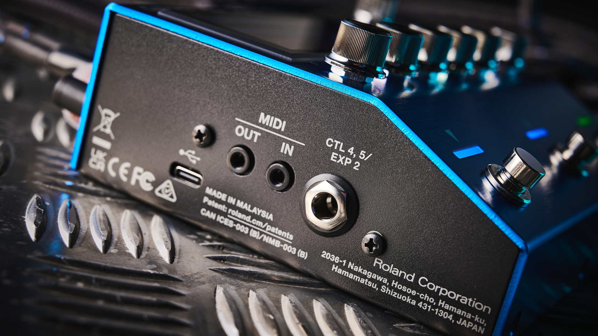 The MIDI and expression connectors on the Boss VG-800 guitar pedal