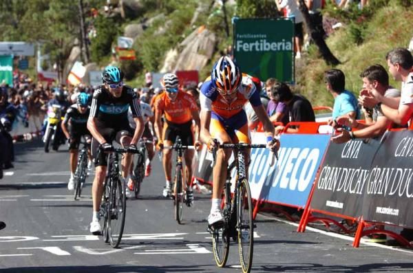 Robert Gesink (Rabobank) moves clear of Chris Froome (Team Sky)