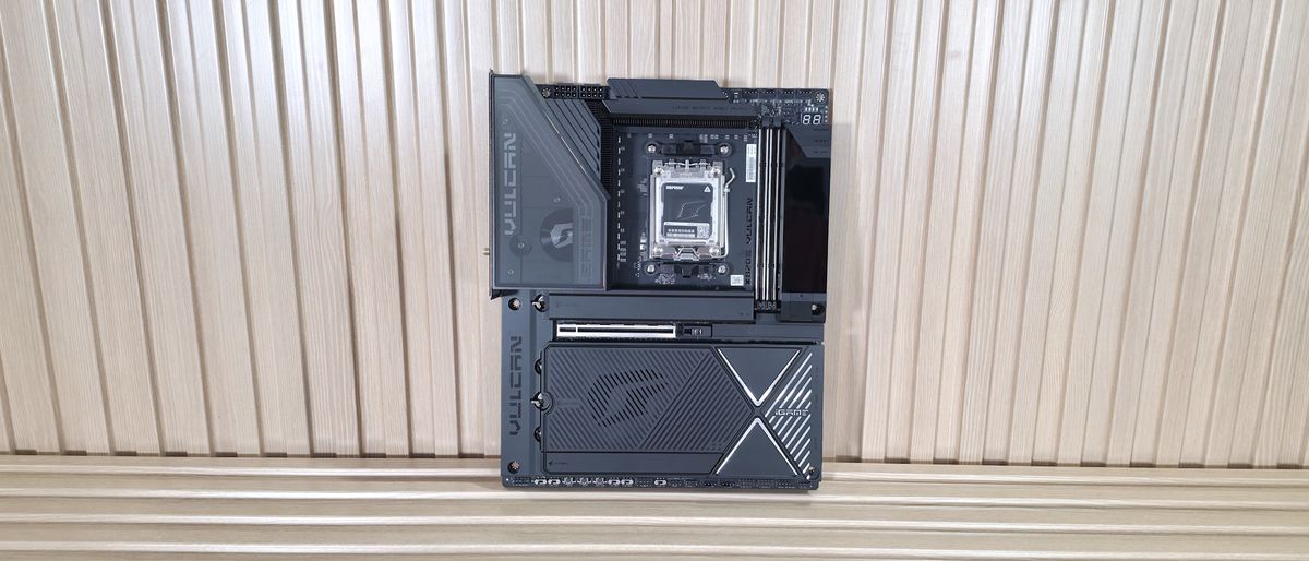 iGame X870E Vulcan OC V14 Motherboard Review: Colorful enters the high-end overclocking scene