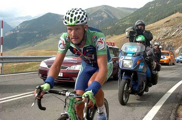 Carlos Garcia Quesada (Comunidad Valenciana) chasing