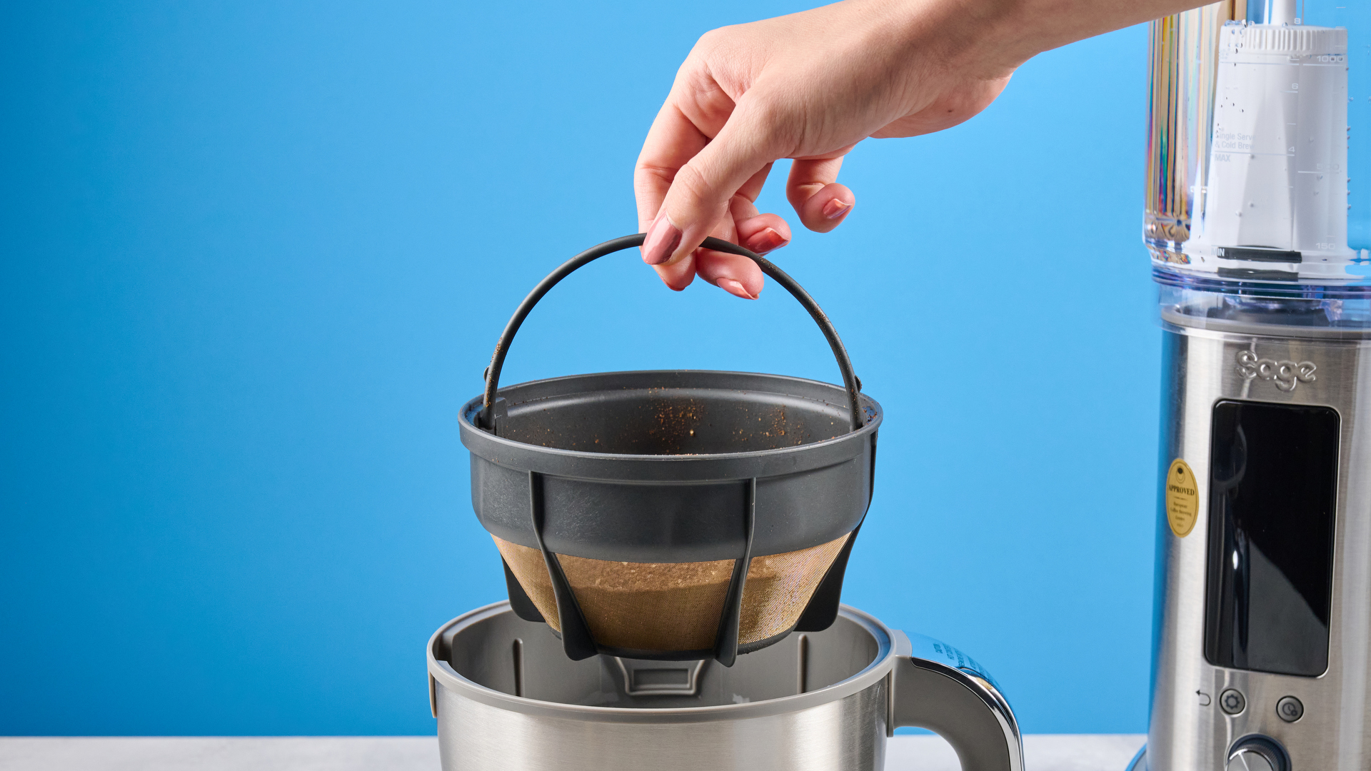 the breville luxe brewer (sage luxe brewer in the UK) thermal carafe version with a silver metal carafe and filter basket and removable plastic water tank showing the range of filter baskets and paper filters with a dial to control brew