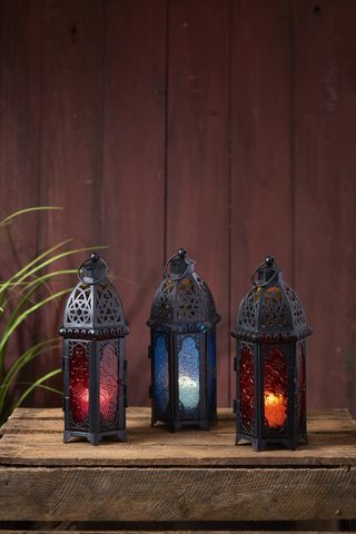 patio lighting ideas: moroccan lanterns