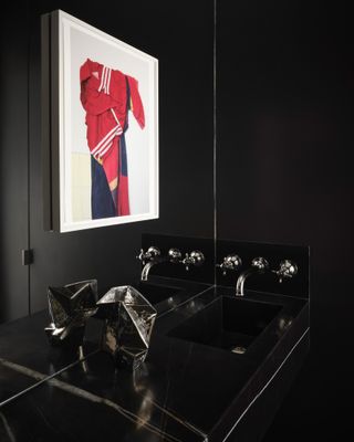 clive lonstein apartment in new york black powdered bathroom