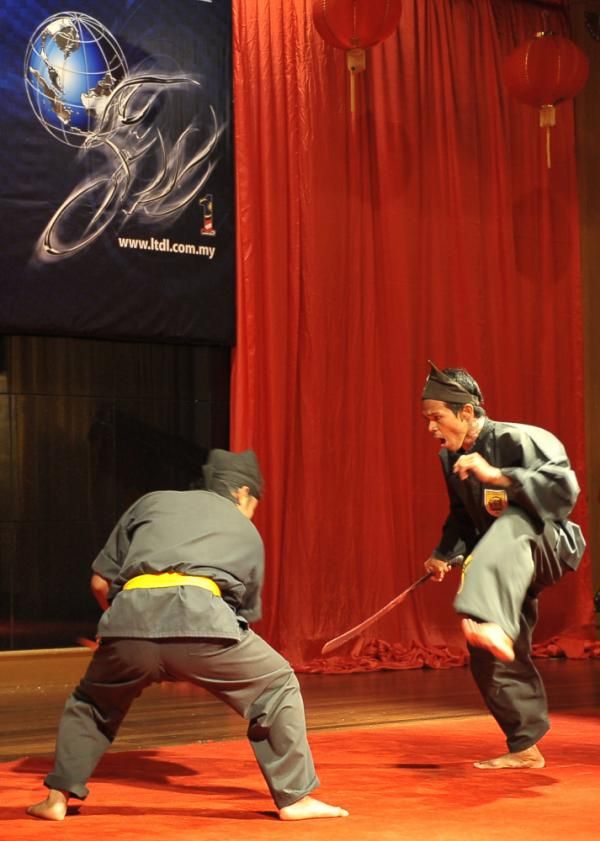 An artistic demonstration at the presentation