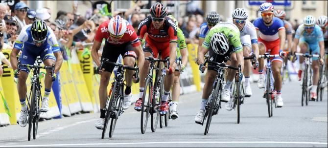 Edvald Boasson Hagen (Sky) took a narrow victory ahead of Michael Matthews (Orica-GreenEdge) and points leader Gianni Meersman (Omega Pharma-QuickStep)