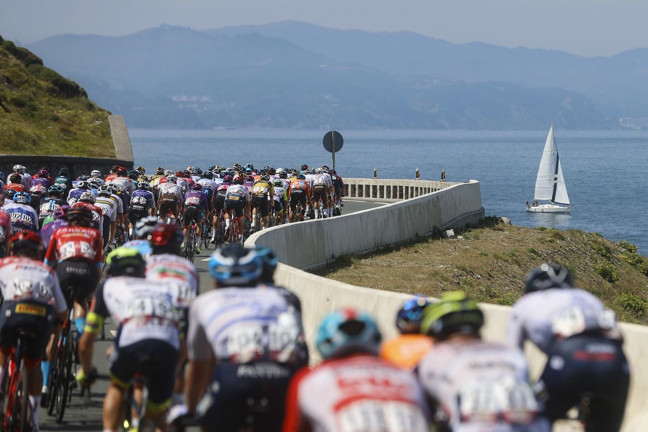 Vuelta Espana 2022 - 77th edition - 5th stage - Irun - Bilbao 187,2 km - 24/08/2022 - Scenery - Peloton - photo Luis Angel Gomez/SprintCyclingAgency&Acirc;&copy;2022