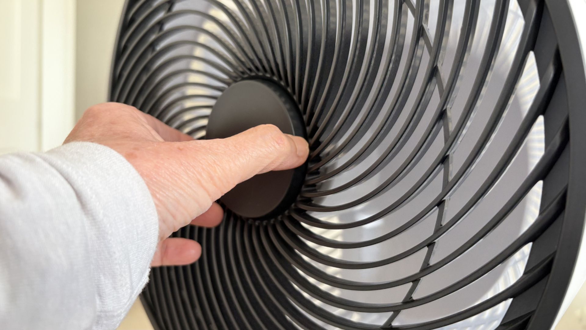 Testing the MeacoFan Sefte 10 Pedestal Air Circulator in a bedroom