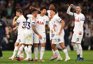 Son Heung-min and James Maddison of Tottenham Hotspur celebrate the win with team mates at full time during the Premier League match between Tottenham Hotspur and Liverpool FC at Tottenham Hotspur Stadium on September 30, 2023 in London, England. (Photo by Marc Atkins/Getty Images)