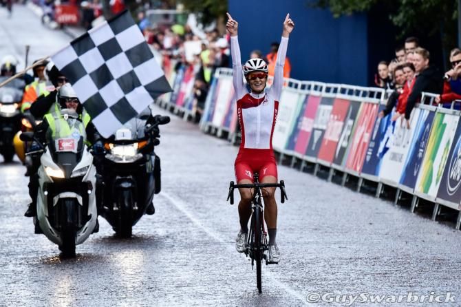 Lizzie Armitstead (England) wins