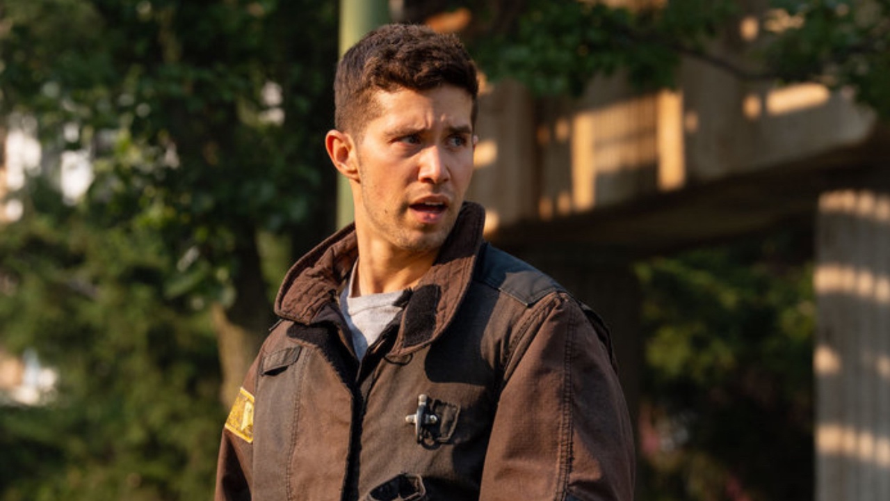 Brandon Larracuente as Sal Vasquez on a call in Chicago FIre Season 14x01