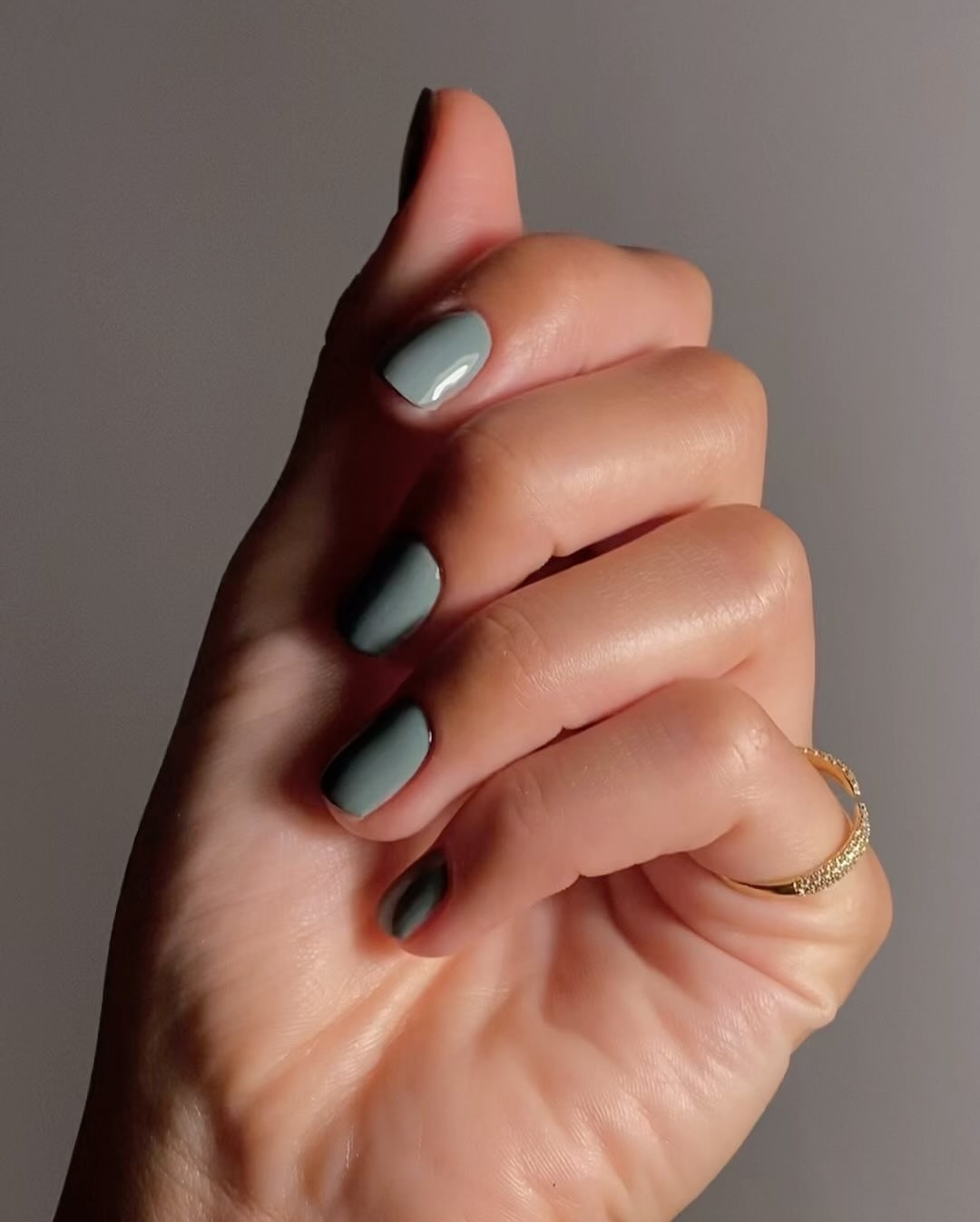 A stormy blue manicure by Mate Janova