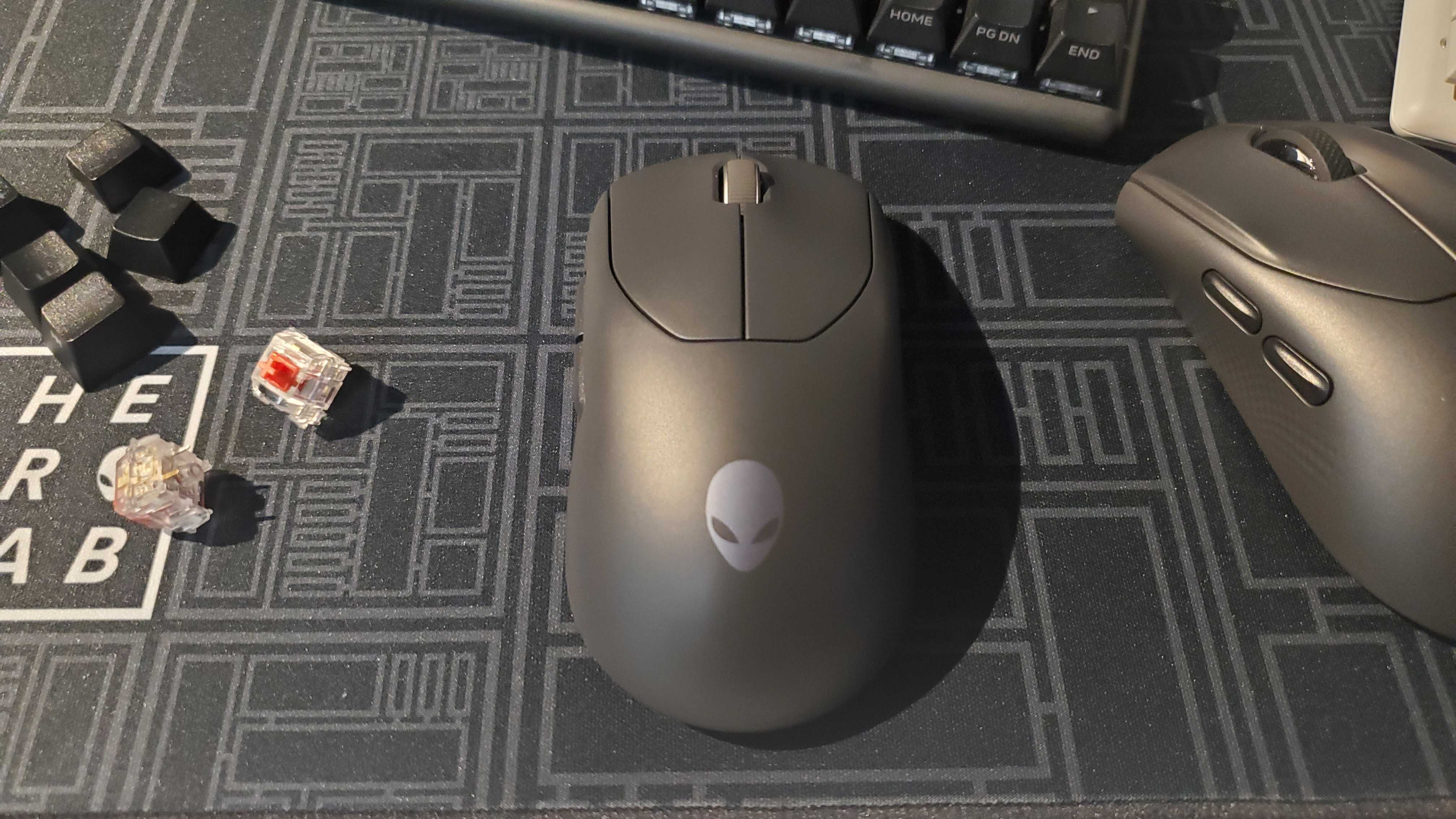 black gaming mouse