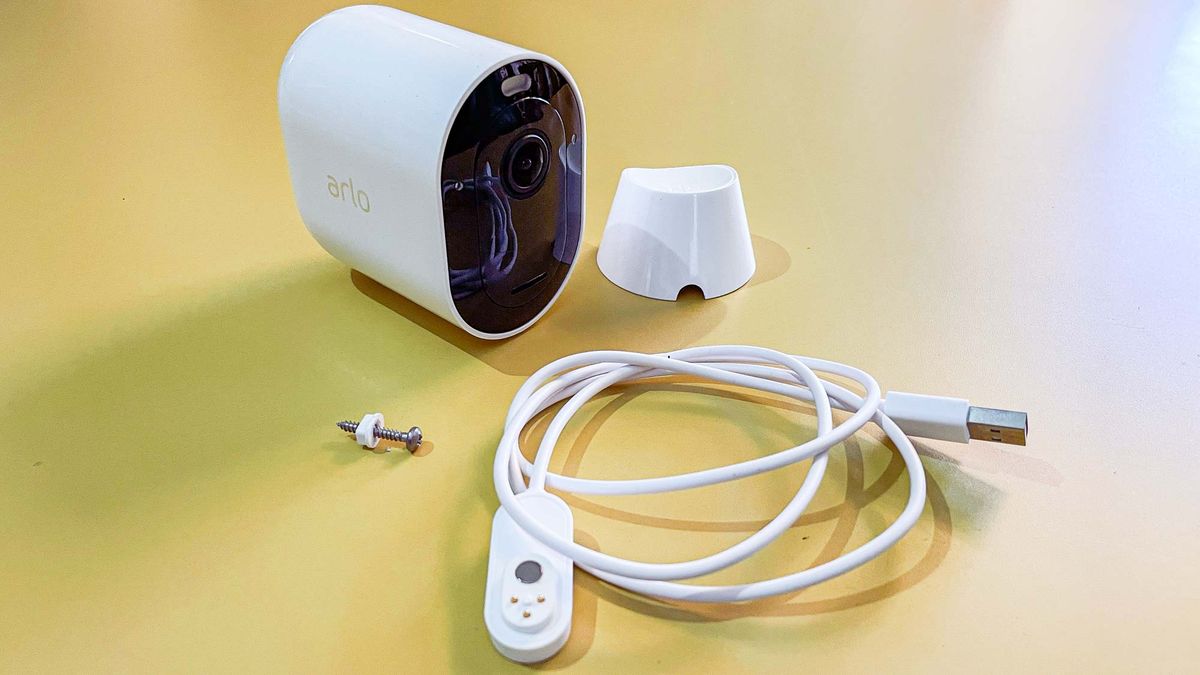 Arlo Pro 4 box contents