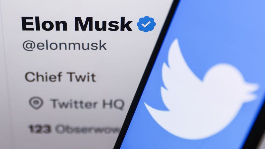 Elon Musk&amp;#039;s Twitter profile.