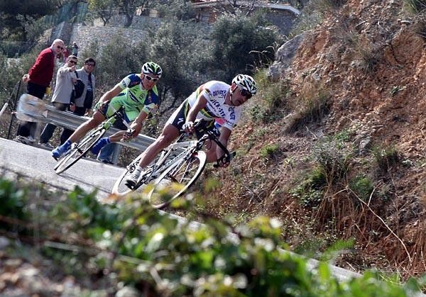 Bettini negotiating a corner.