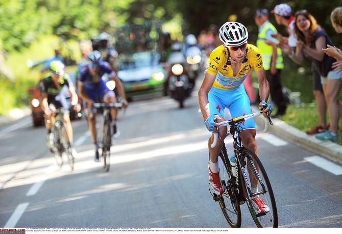 Vincenzo Nibali (Astana) leaves the rest behind