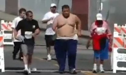 400-pound sumo wrestler, Kelly Gneiting, sets record for heaviest person to  finish a marathon – New York Daily News
