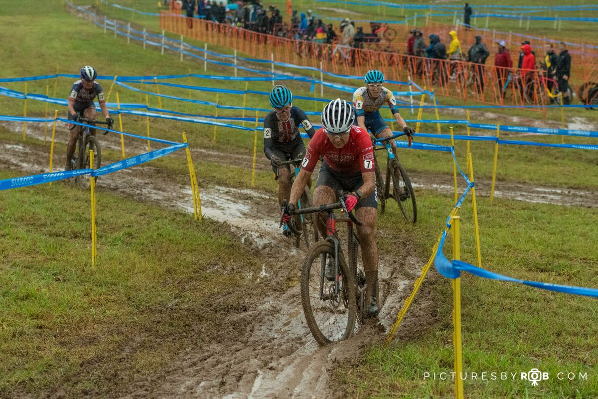 Jennifer Jackson (Easton-Giant p/b Transitions) leads eventual winner Clara Honsinger (USA National Team) early on lap 1