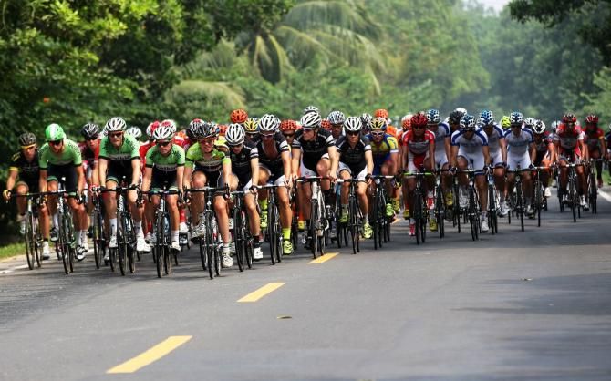 The peloton on stage 3