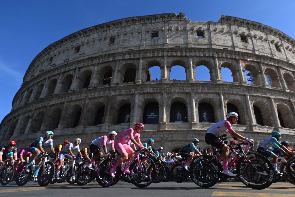 ROME ITALY MAY 26 Tadej Pogacar of Slovenia and UAE Team Emirates Pink Leader Jersey C and a general view of the peloton competing close to The Colosseum during the 107th Giro dItalia 2024 Stage 21 a 125km stage from Rome to Rome UCIWT on May 26 2024 in Rome Italy Photo by Dario BelingheriGetty Images