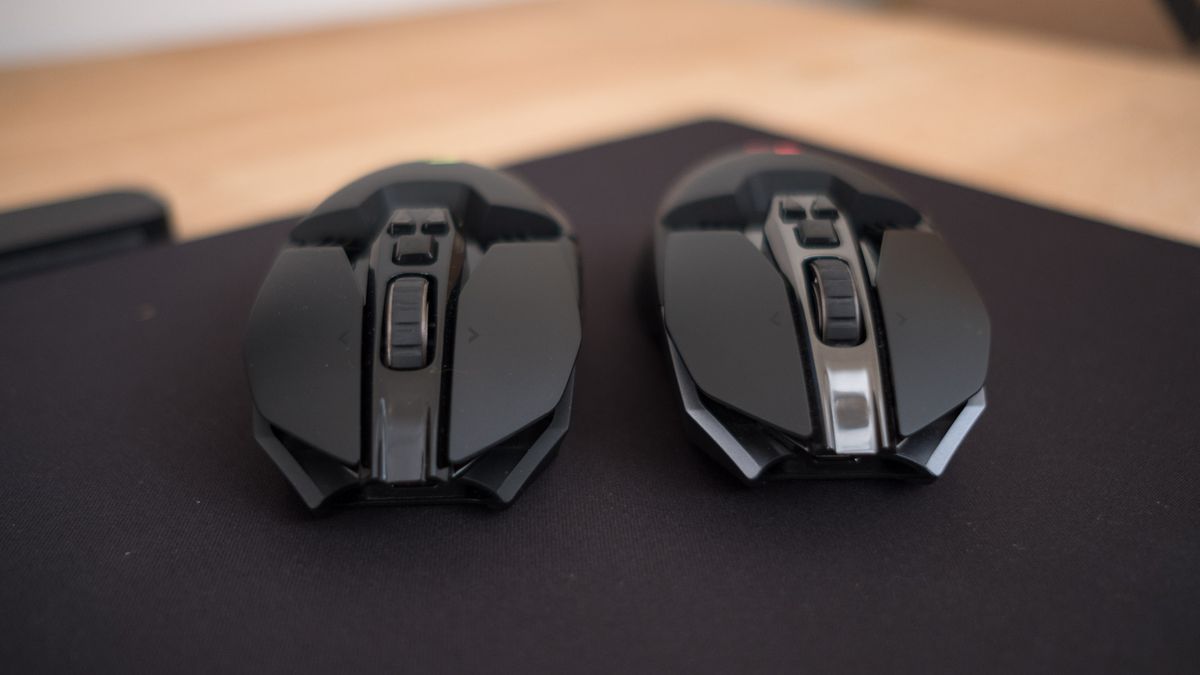 Logitech G903 (left) vs Logitech G900 (right)