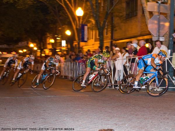 As the breakaway gains time, teams begin sharing the work.