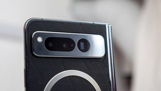 The periscope lens highlighted on the Google Pixel Fold&#039;s camera bar