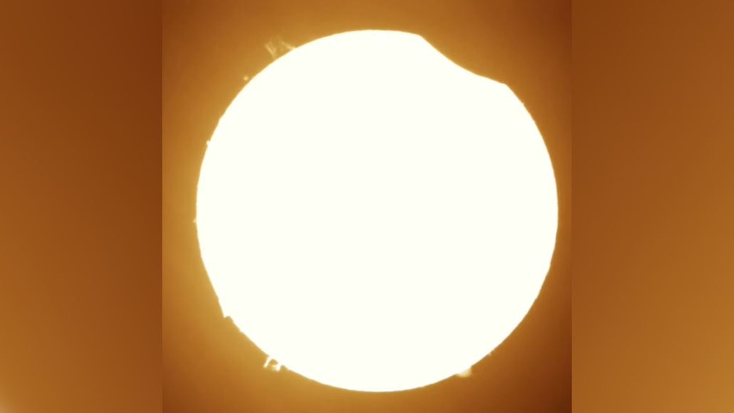partial solar eclipse begins.