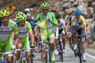 Points leader Damiano Caruso gets some lunch