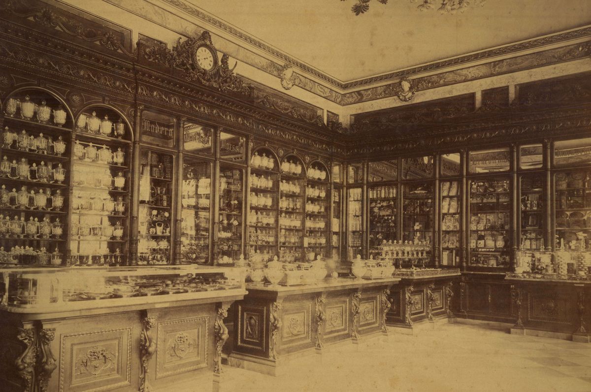 Apple Via Del Corso Opens In Rome Archive Photo