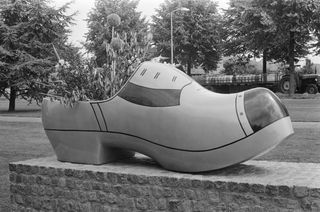 Enormous wooden shoe placed in St. Oedenrode, July 10, 1974.
