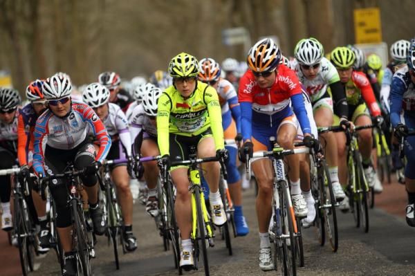 Marianne Vos (Rabo Women) took a while to get to the front of the bunch
