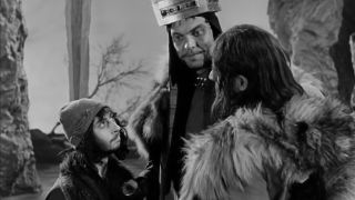 Orson Welles in a crown in Macbeth